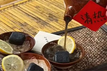 广东正在流行“沙煲柠檬茶”，是夏季版围炉烤茶吗