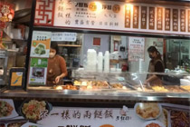 没有堂食，主做外带！爆火的香港“两餸饭”跑出快餐新模式？