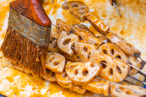 小龙虾、烧烤、卤味、藕汤、蟹脚面……谁才是武汉宵夜之王？