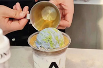 单店月收30万，卖爆“冰淇淋咖啡”，成都发现一个新玩法！