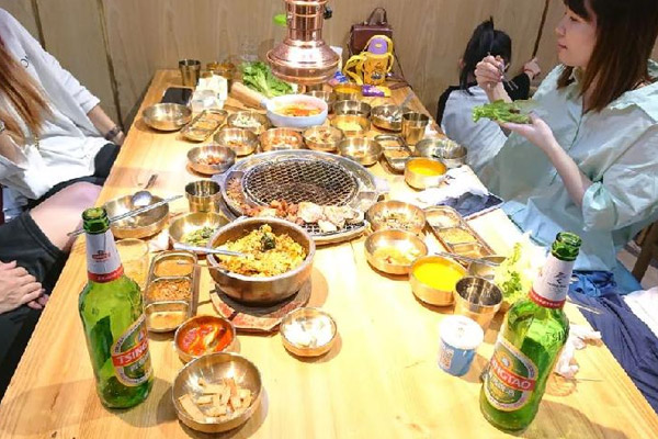 一堆小菜是韩餐的标志之一