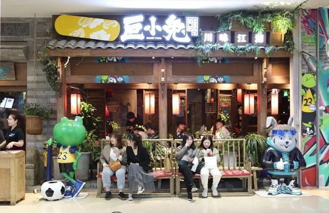 知名歌手胡海泉又开餐厅，出道19年竟成餐饮“巨”无霸！