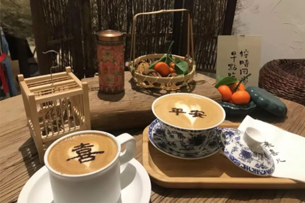 咖啡的“新中式潮流”：用盖碗装，有的一天最高卖500杯！